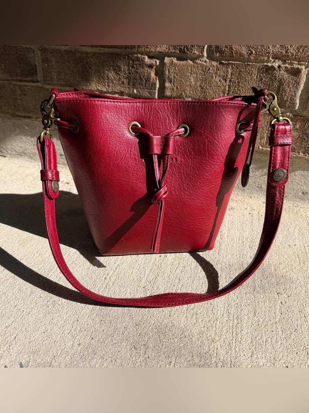 The Wanderers Travel Co. Burleigh Bucket Bag burgundy
